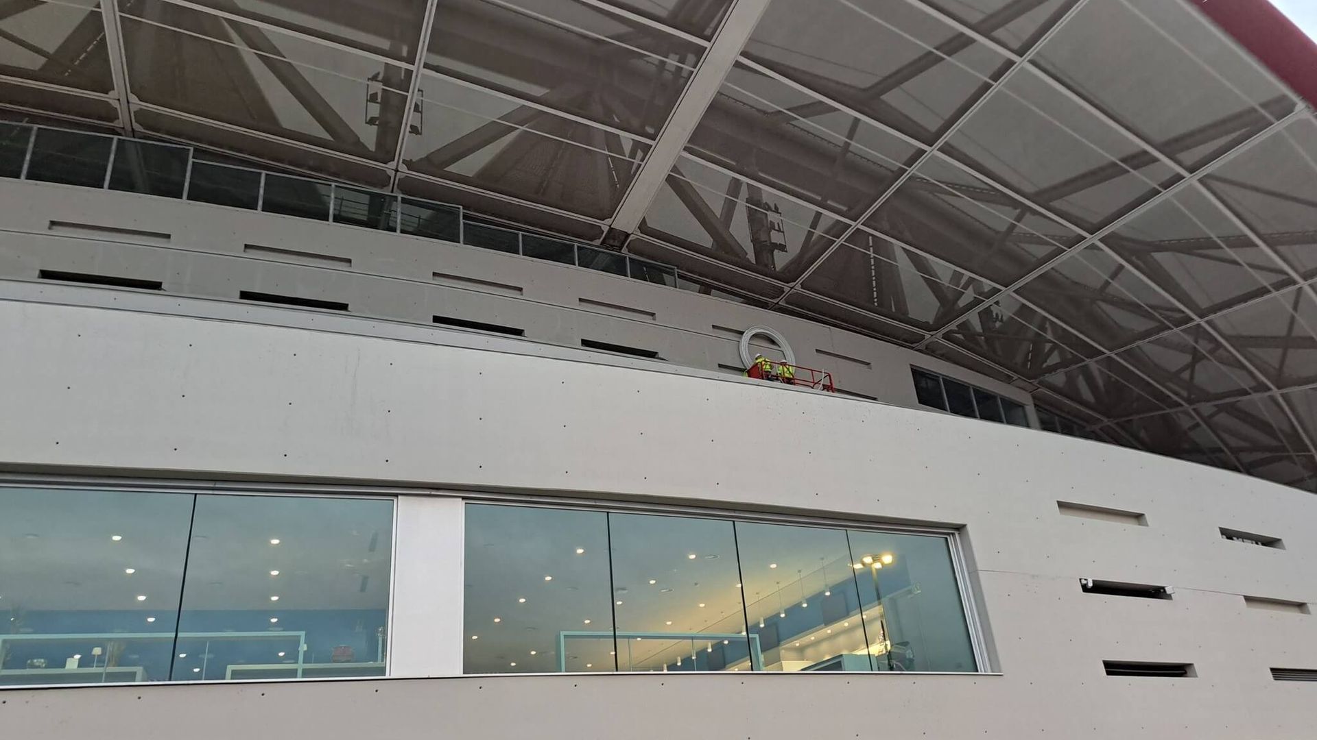 operarios_retiran_las_letras_del_metropolitano_foto__objetivoatleti.jpg operarios_retiran_las_letras_del_metropolitano_foto__objetivoatleti.jpg