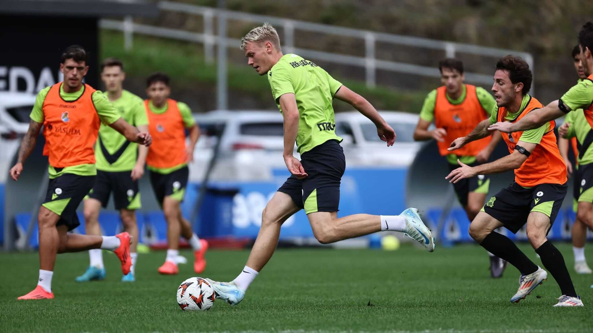 orri_oskarsson_en_un_entrenamiento_en_zubieta_foto_real_sociedad.jpeg orri_oskarsson_en_un_entrenamiento_en_zubieta_foto_real_sociedad.jpeg