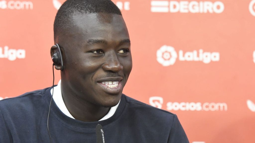 Pape Gueye, presentado como nuevo jugador del Sevilla FC