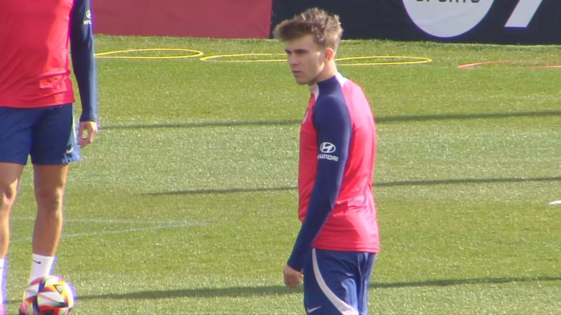 pablo_barrios_en_el_ultimo_entrenamiento_del_atleti.jpeg pablo_barrios_en_el_ultimo_entrenamiento_del_atleti.jpeg