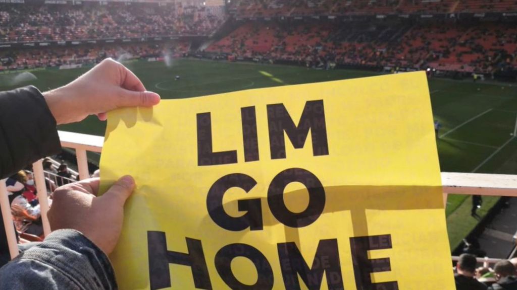 Cánticos contra Peter Lim y Anil Murthy en Mestalla