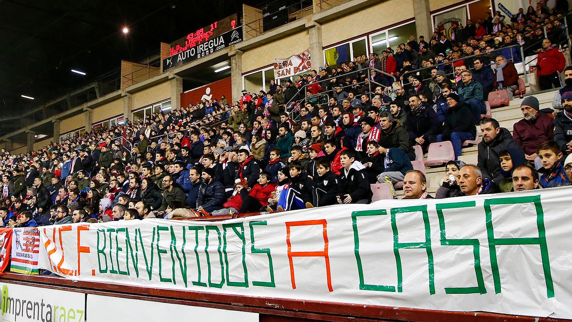 pancarta_de_bienvenida_de_la_aficion_del_logrones_al_valencia_cf_foto_valencia_cf_001.jpg pancarta_de_bienvenida_de_la_aficion_del_logrones_al_valencia_cf_foto_valencia_cf_001.jpg