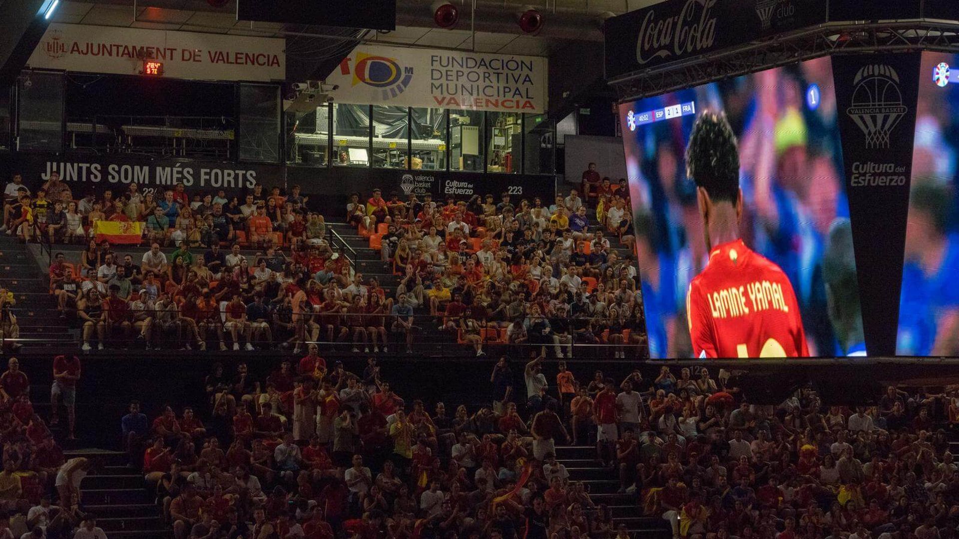 pantallas_gigantes_en_la_fonteta_para_ver_la_eurocopa_001.jpeg