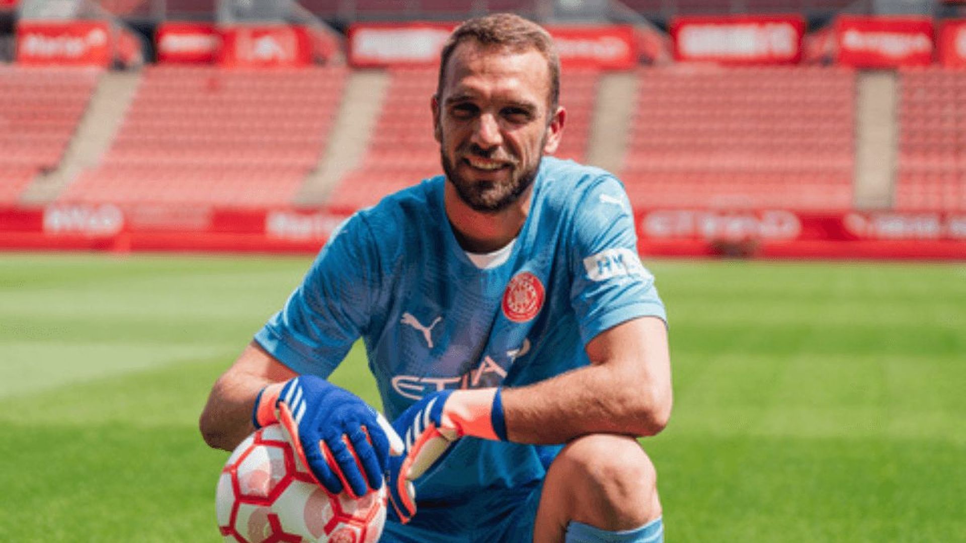 pau_lopez_en_su_presentacion_con_el_girona_foto_gfc.png