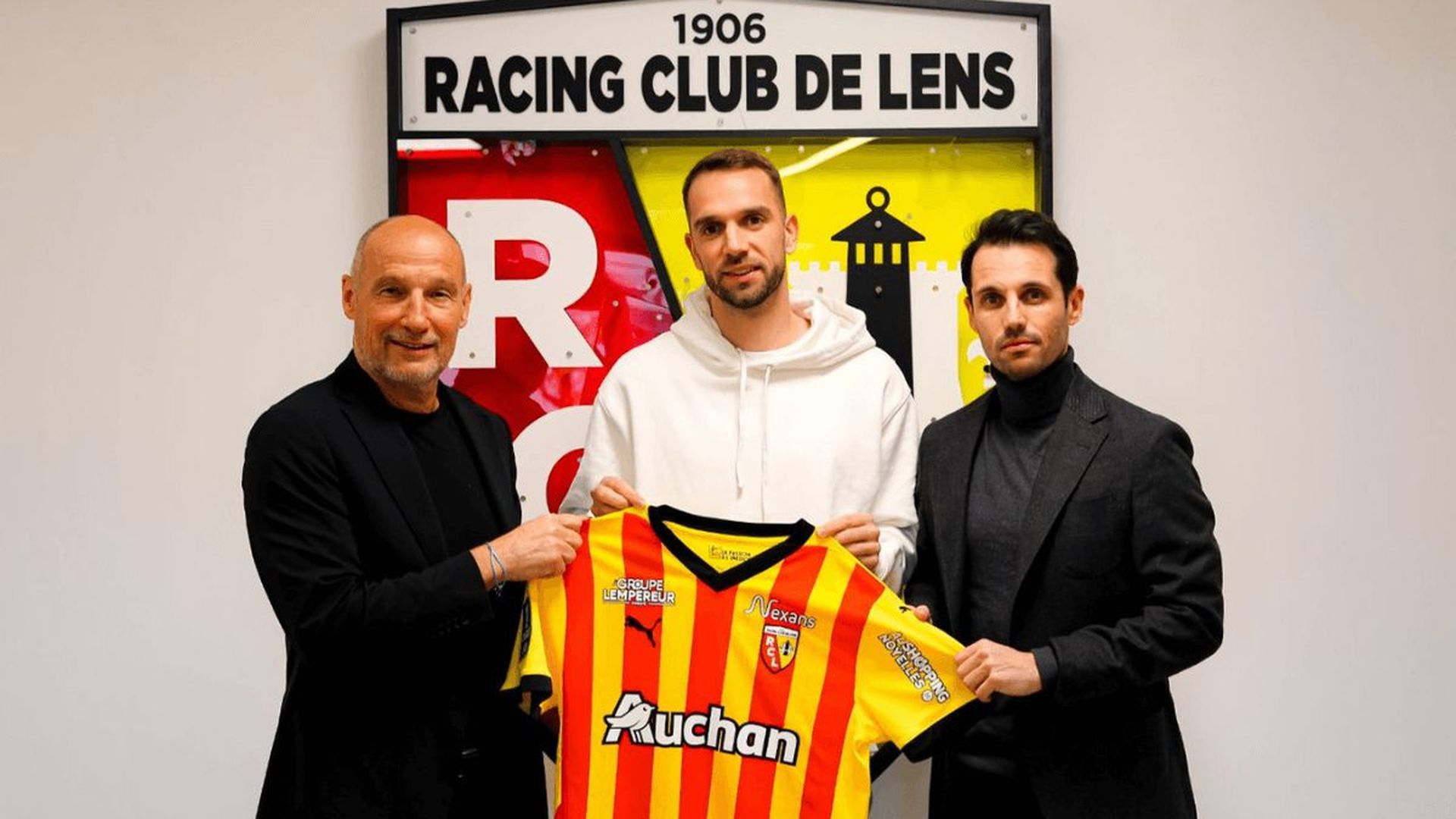 pau_lopez_presentado_con_el_rc_lens.png
