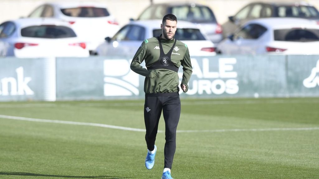 Pedraza Entrena al margen del grupo en la primera sesión de la semana