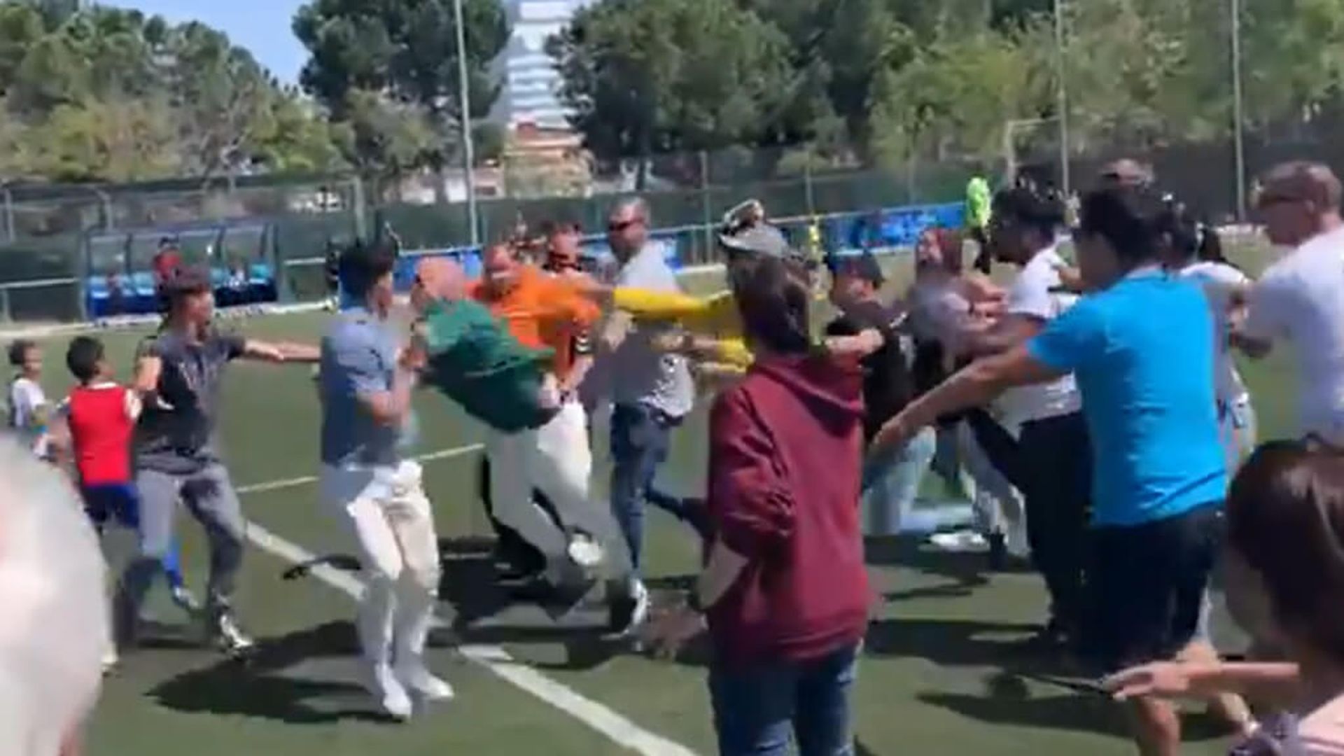 pelea_padresjpg_001.jpg pelea_padresjpg_001.jpg