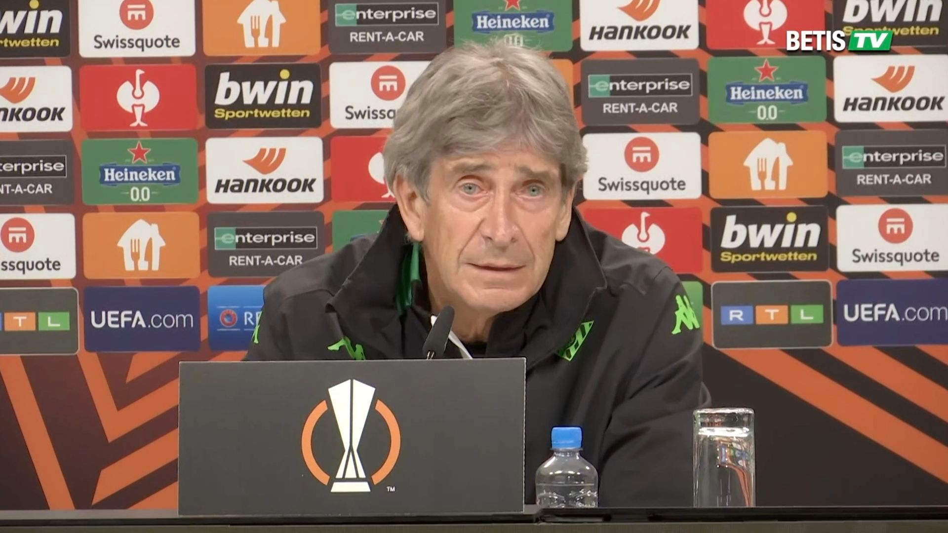pellegrini_habla_en_la_rueda_de_prensa_previa_al_partido_ante_el_eintrachtpng_001.png