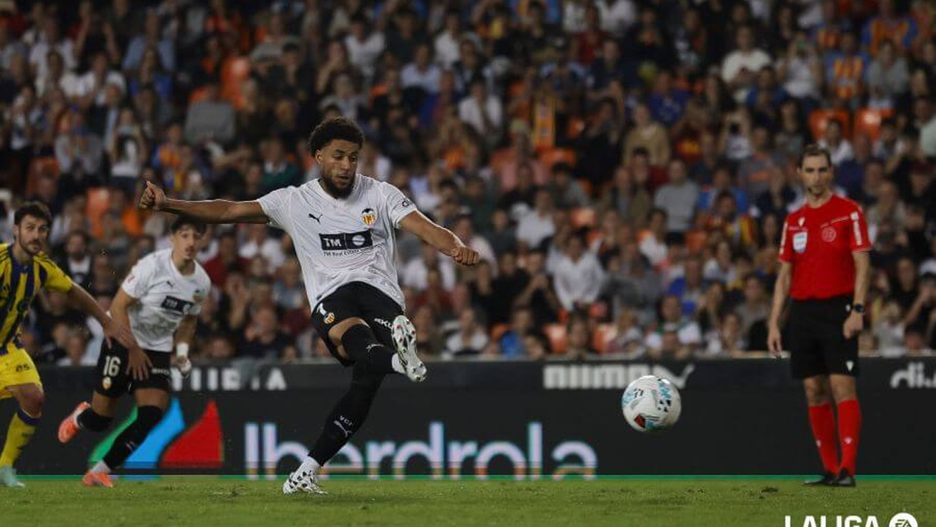 penalti_fallado_de_danjuma_y_parado_por_escandell_foto_laliga_001.jpeg penalti_fallado_de_danjuma_y_parado_por_escandell_foto_laliga_001.jpeg