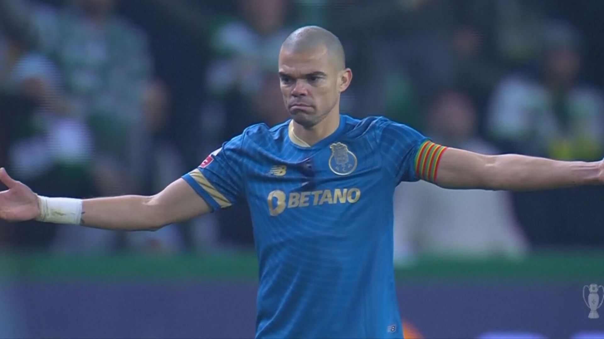 pepe_expulsado_en_el_clasico_ante_el_sporting.jpg pepe_expulsado_en_el_clasico_ante_el_sporting.jpg