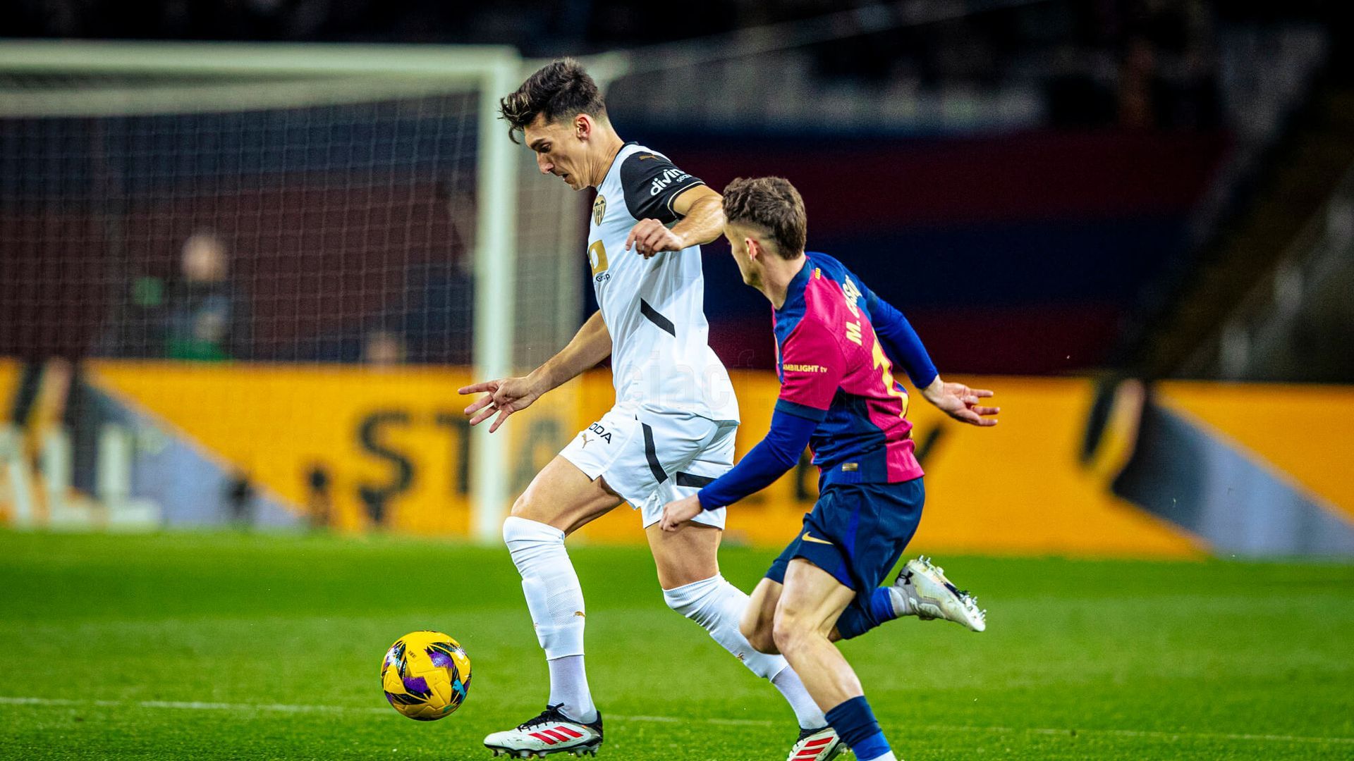 pepelu_ante_el_fc_barcelona_foto_valencia_cf.jpg pepelu_ante_el_fc_barcelona_foto_valencia_cf.jpg