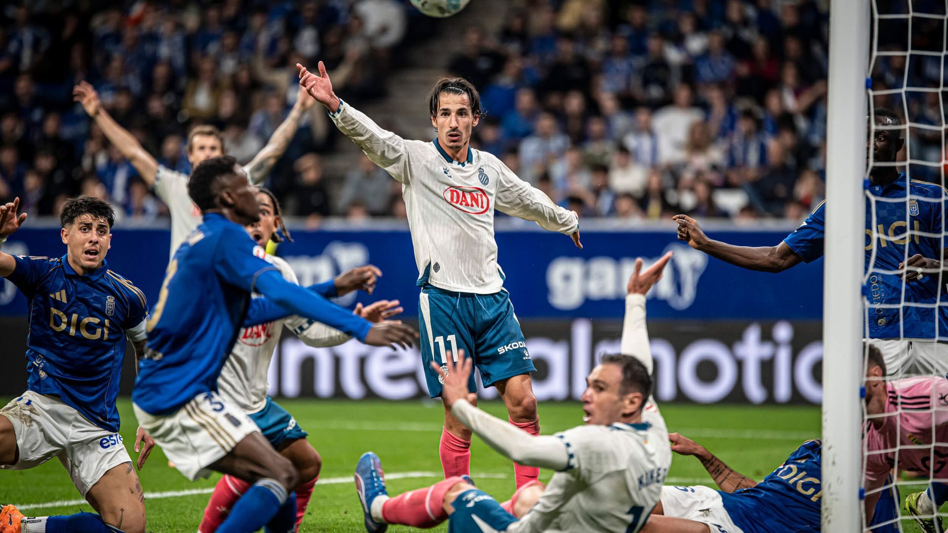 pere_milla_en_la_accion_del_0_1_del_oviedo_espanyol_foto_laliga.jpg pere_milla_en_la_accion_del_0_1_del_oviedo_espanyol_foto_laliga.jpg