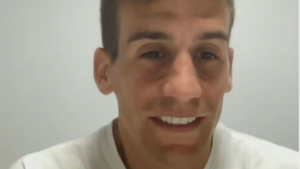 El detalle de Joselu y Aleix García con Pere Pons