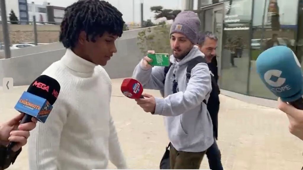 Peter Federico llega para pasar la revisión médica y firmar por el Valencia