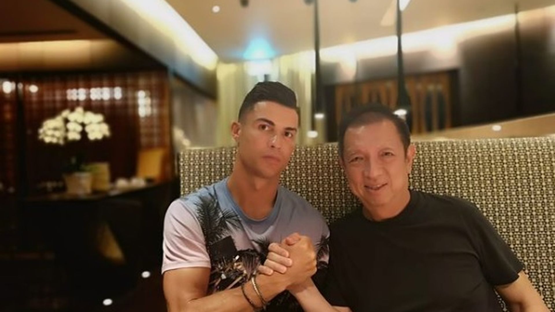 peter_lim_junto_a_cristiano_ronaldo_presentando_zujugp_foto__cristiano_001.jpg