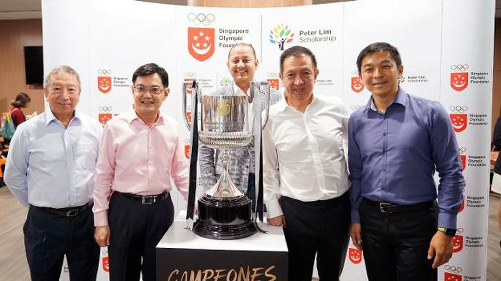 peter_lim_junto_a_la_copa_del_rey_001.jpg
