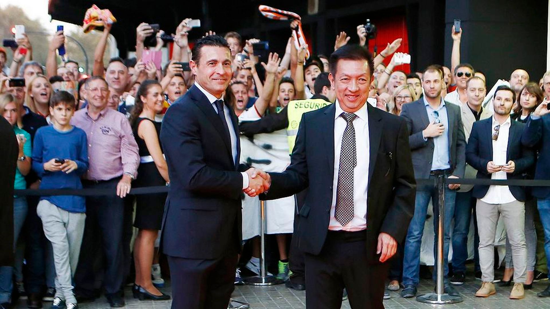 peter_lim_recibimiento_honores_mestalla.jpg