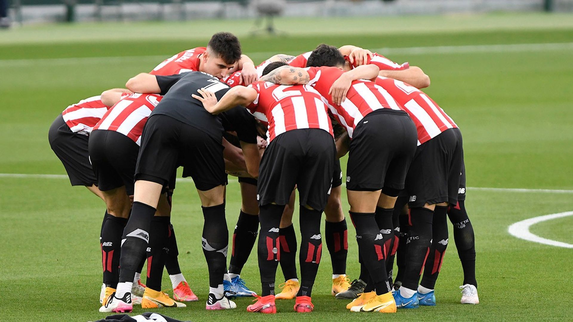 pina_de_los_jugadores_del_athletic_antes_de_medirse_al_betis_foto_kiko_hurtado_001.jpeg