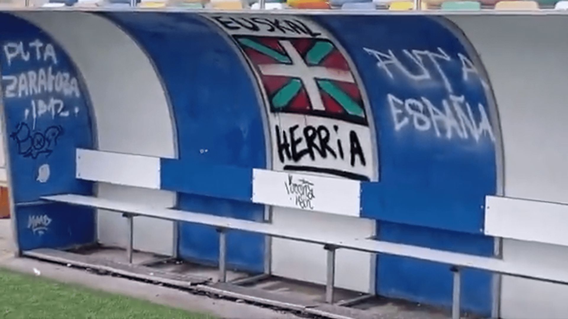 pintadas_contra_el_real_zaragoza_en_el_estadio_del_mutilvera_imagen__puertas_alvaro.png pintadas_contra_el_real_zaragoza_en_el_estadio_del_mutilvera_imagen__puertas_alvaro.png