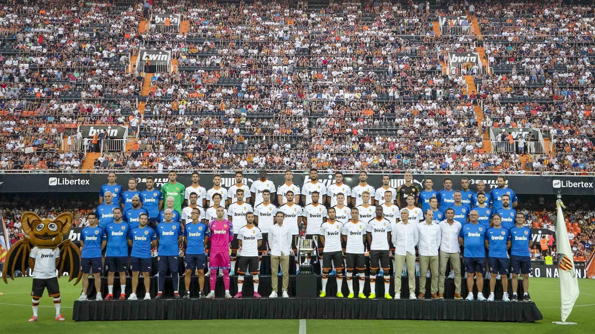plantilla_del_valencia_cf_el_dia_de_la_presentacion_foto_valencia_cf.jpeg