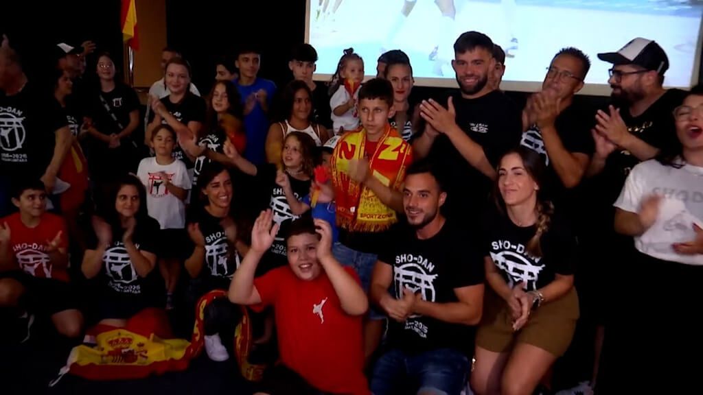 Reportaje vecinos y familiares viven la final de Ayoub Ghadfa