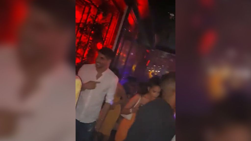 (Mediaset) Del baile de Davies a la charla entre Javi Martínez: la fiesta del Bayern en una discoteca de la Barceloneta tras ganar al Barça