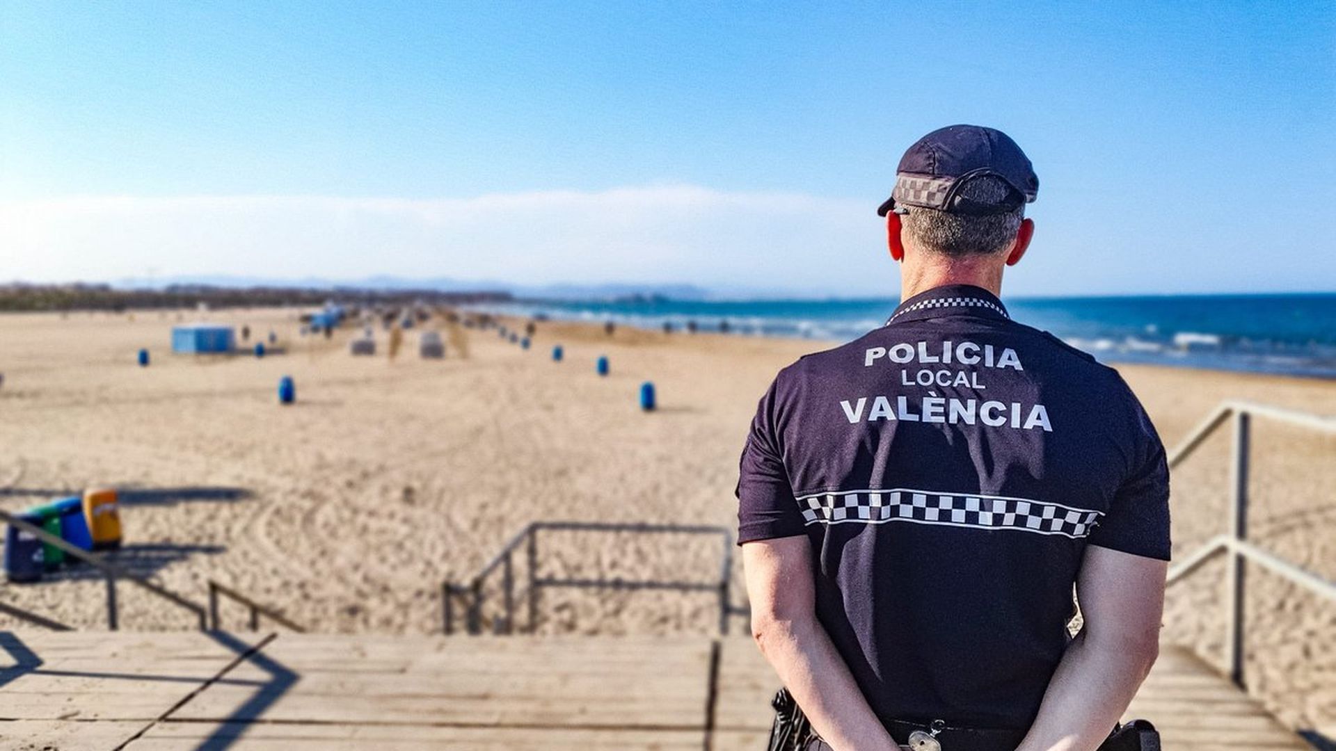 playa_de_valencia_cerrada_por_la_policia_de_san_juan_002.jpeg