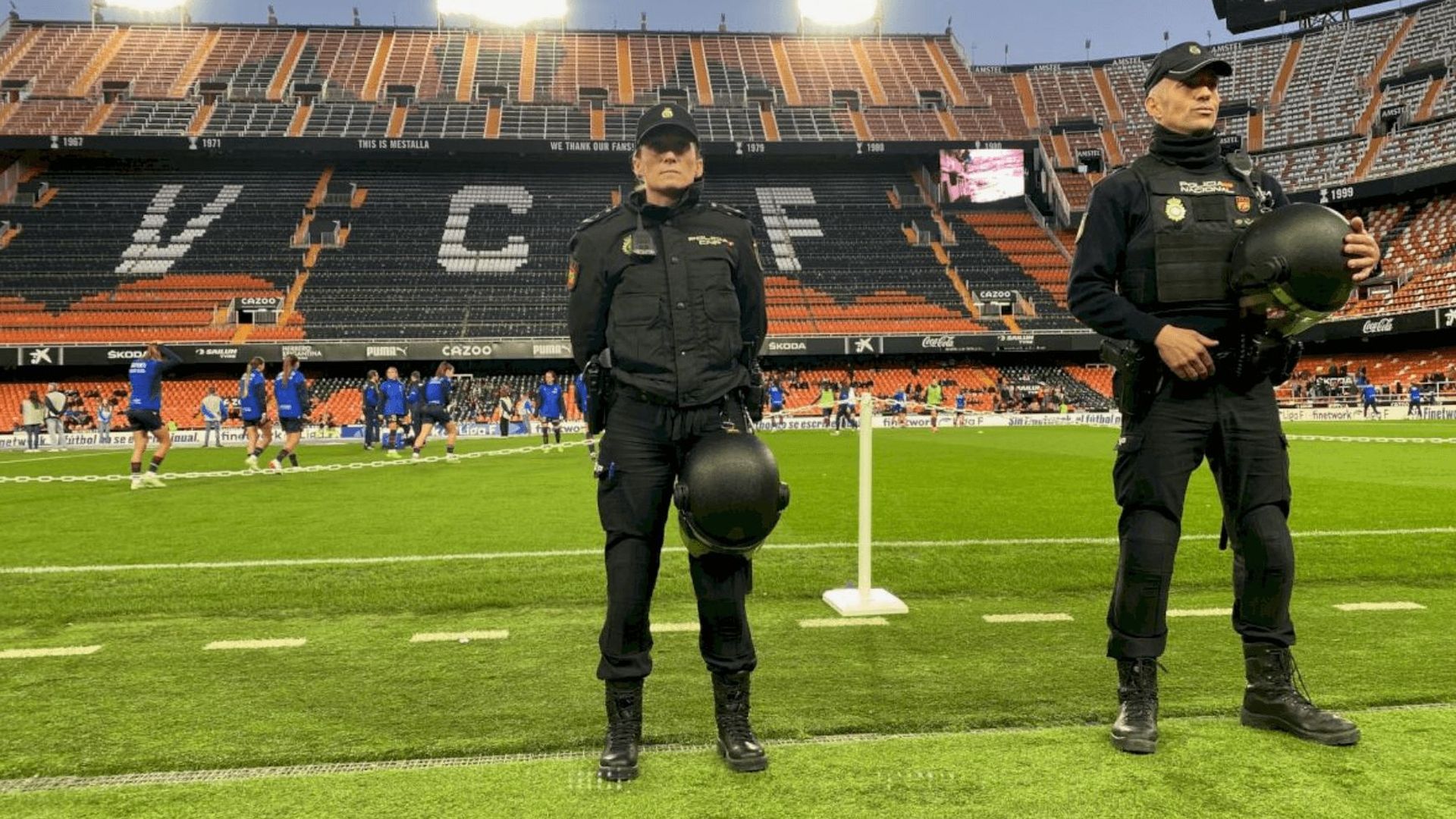 policia_en_mestalla.png
