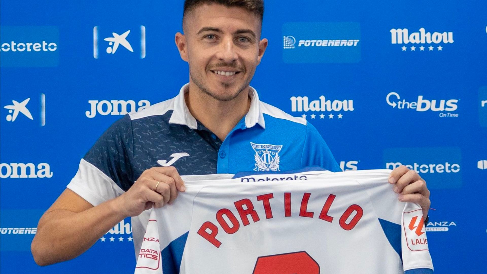 portillo_posa_con_su_nuevo_club_el_cd_leganes__001.png portillo_posa_con_su_nuevo_club_el_cd_leganes__001.png