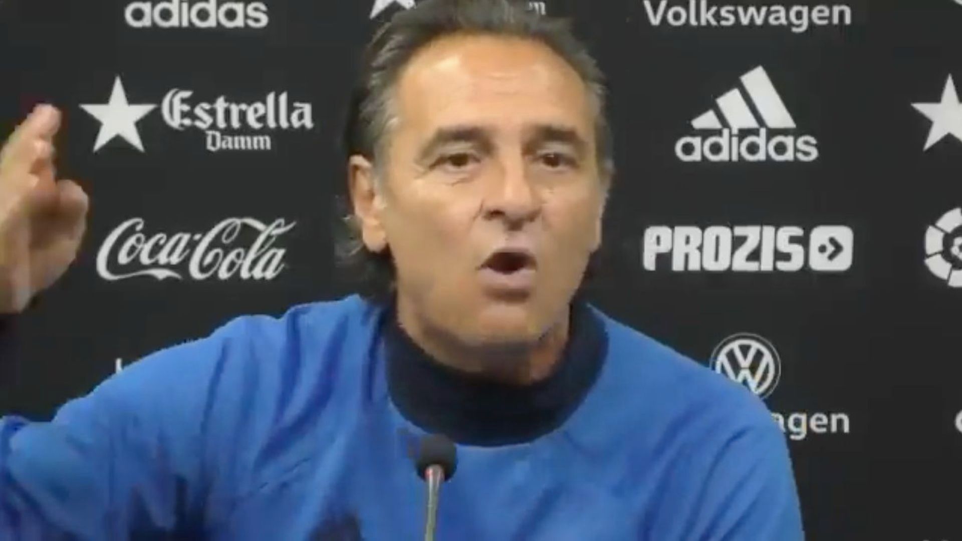 prandelli_durante_una_rueda_de_prensa_cuando_era_entrenador_del_valencia.png