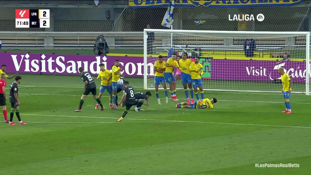 Las Palmas 2-2 Real Betis: El posible penalti no pitado por mano de Álex Suárez