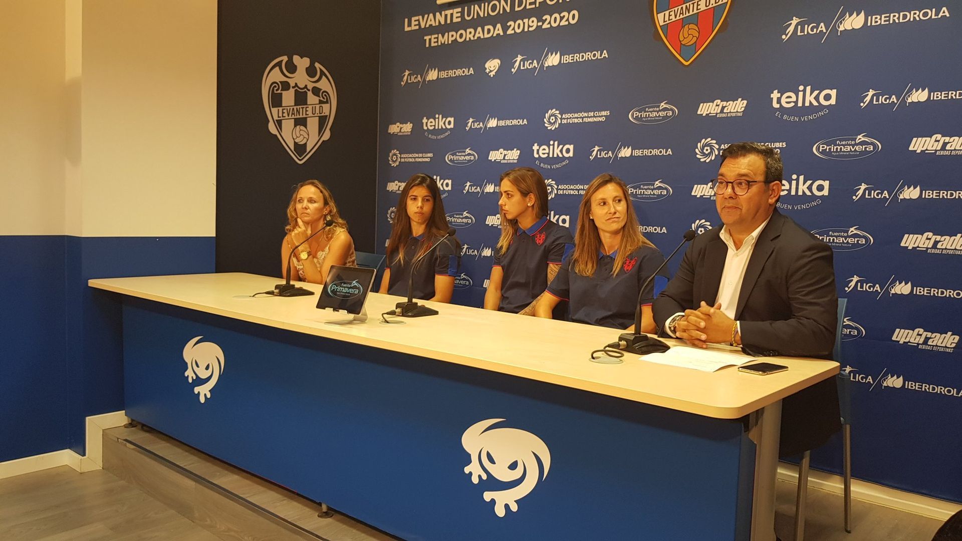 presentacion_de_andonova_alba_redondo_y_gemma_gili_.jpg