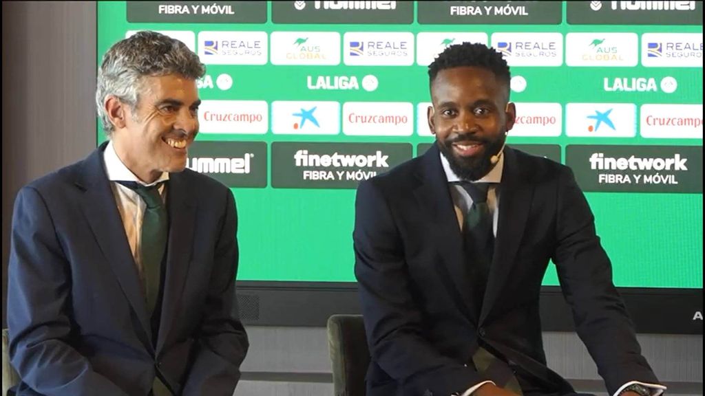 Presentación de Bakambu: “Tengo ganas de meter goles y demostrar a la afición lo que puedo hacer por este club”