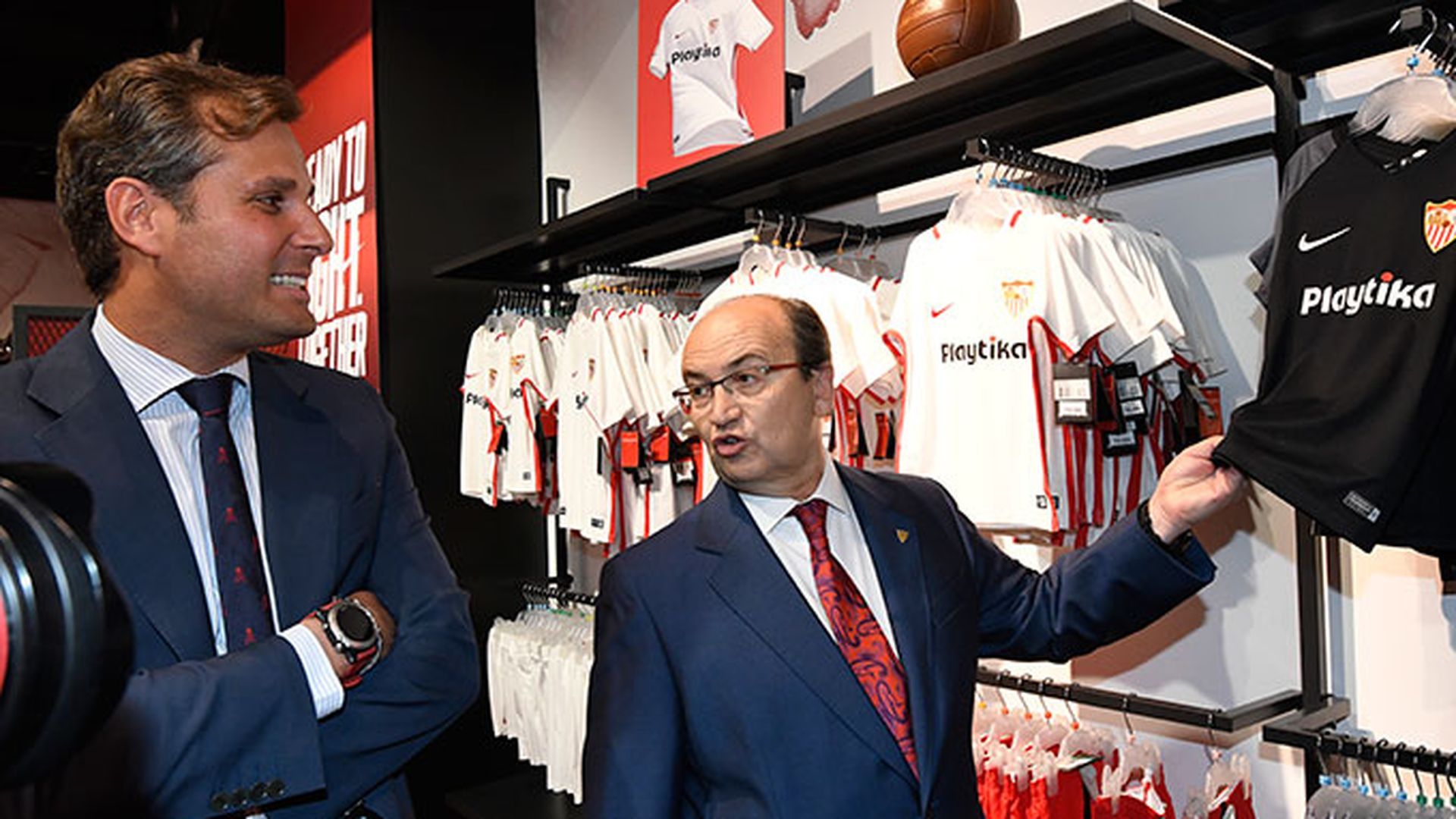 presentacion_de_las_camisetas_del_sevilla_001.jpg