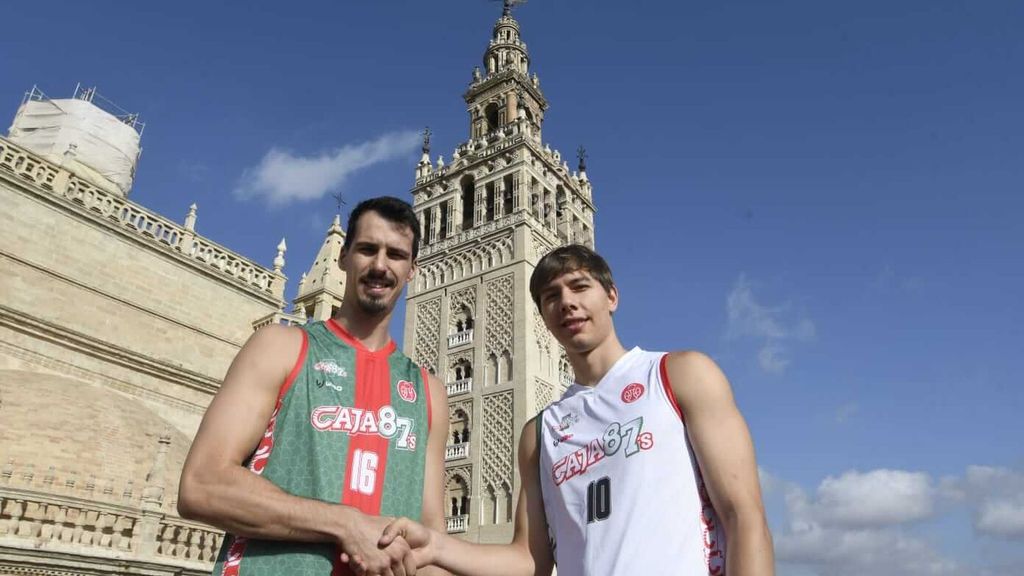 Presentación de las equipaciones del nuevo Caja87