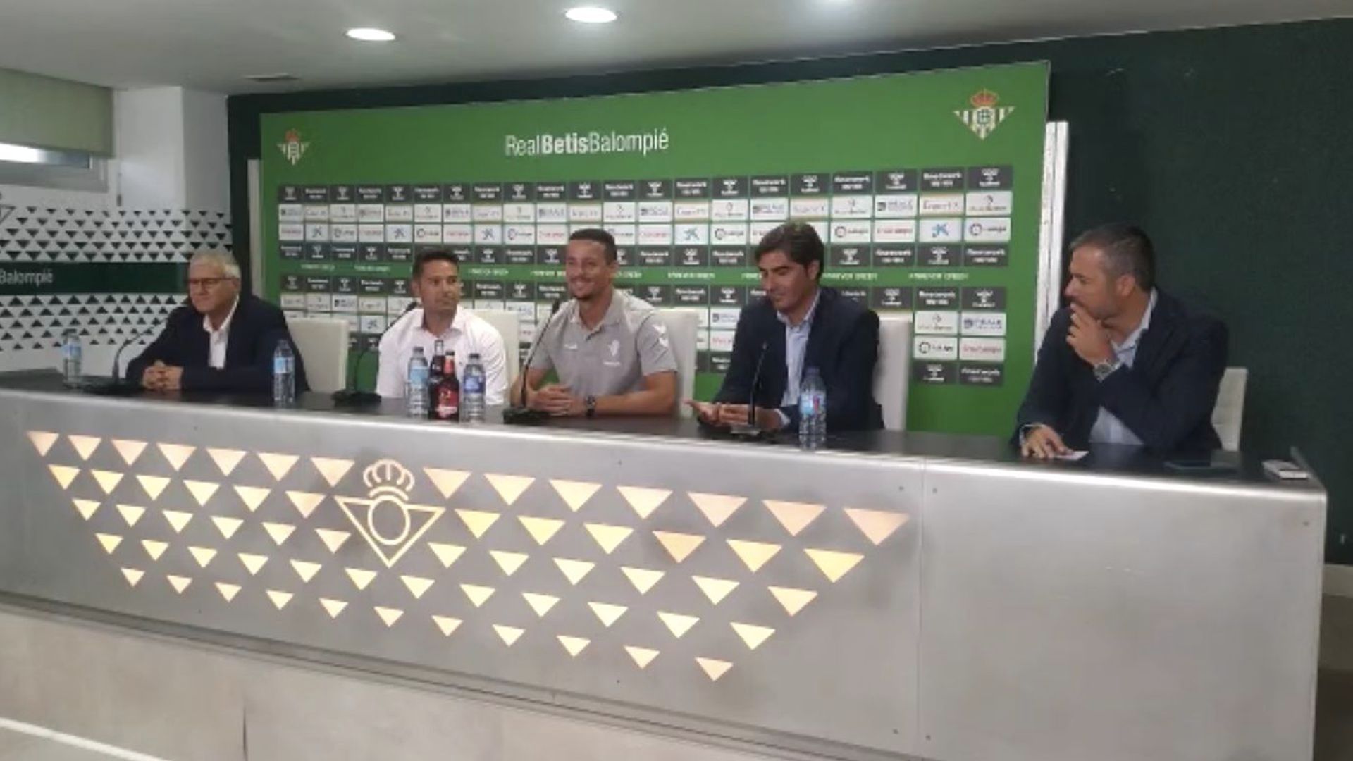 presentacion_de_luiz_felipe_con_el_betis.png
