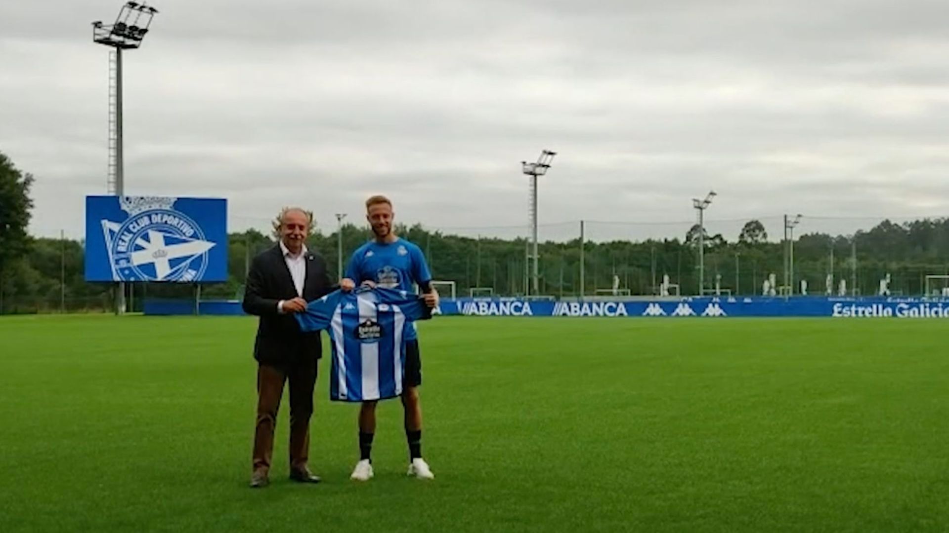 presentacion_de_victor_narro_como_nuevo_jugador_del_deportivo_001.png presentacion_de_victor_narro_como_nuevo_jugador_del_deportivo_001.png