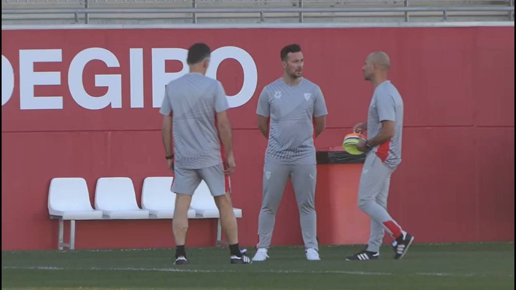 Primer entrenamiento de Mendilibar con la plantilla del Sevilla