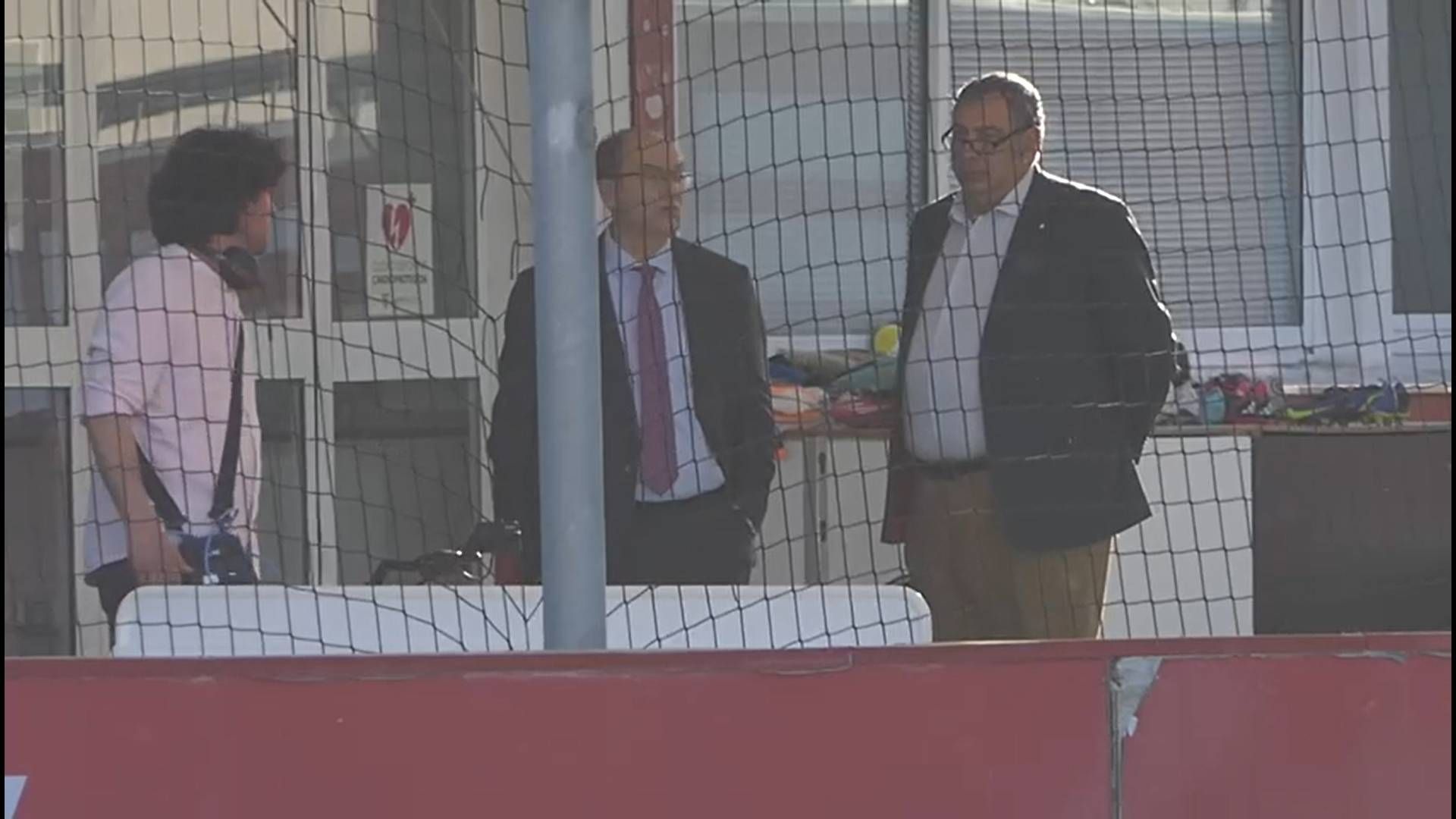 primer_entrenamiento_de_mendilibar_incluida_charla_en_el_gimnasio_todos_con_castro_del_001.jpg primer_entrenamiento_de_mendilibar_incluida_charla_en_el_gimnasio_todos_con_castro_del_001.jpg