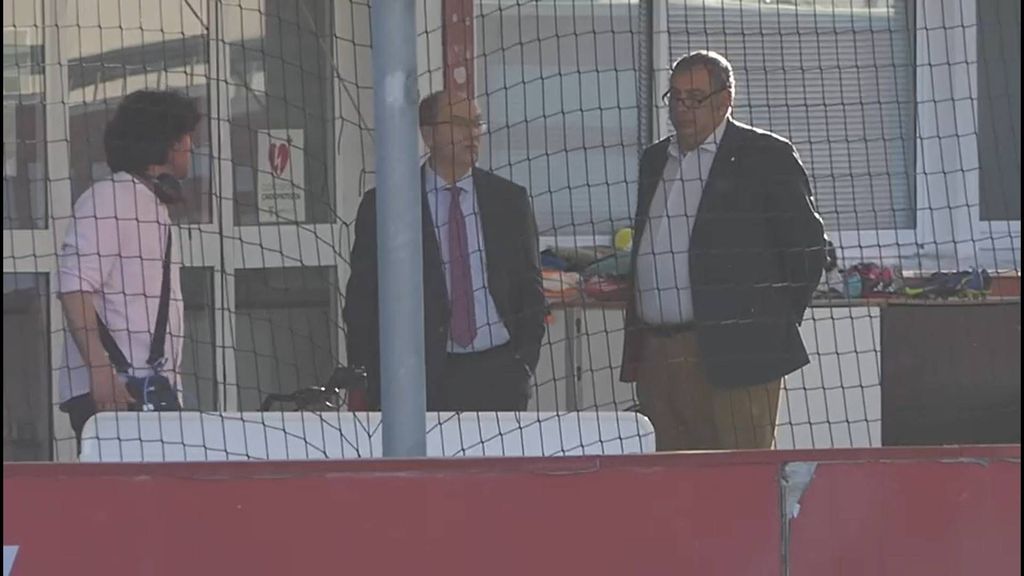 Primer entrenamiento de Mendilibar inlcuida charla en el gimnasio todos con Castro, Del Nido junior y Monchi
