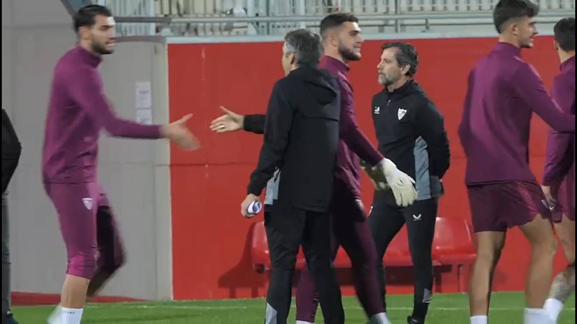 primer_entrenamiento_de_quique_sanchez_flores_como_entrenador_del_sevilla_001.jpg