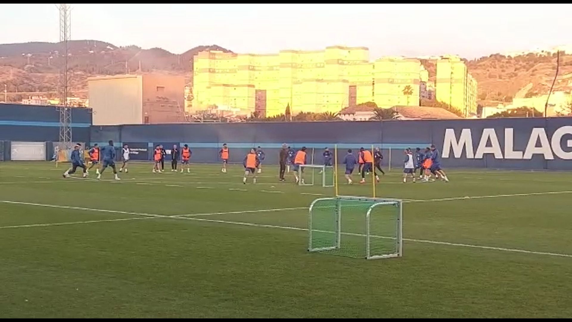 primer_entrenamiento_de_sergio_pellicer_en_su_regreso_al_malaga.jpg primer_entrenamiento_de_sergio_pellicer_en_su_regreso_al_malaga.jpg