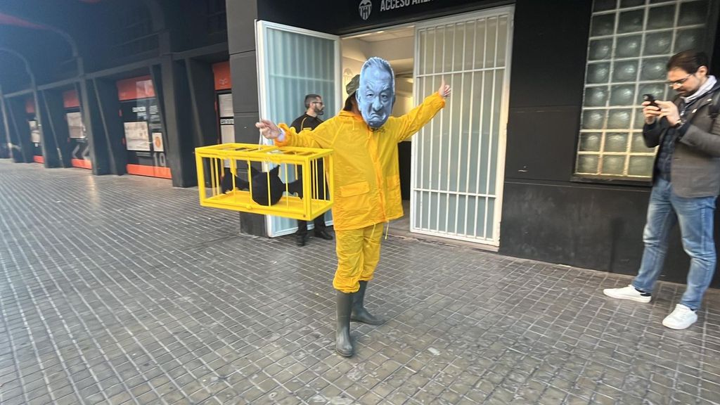 Junta accionistas Valencia CF 2023: Un Peter Lim falso enjaula al murciélago del València