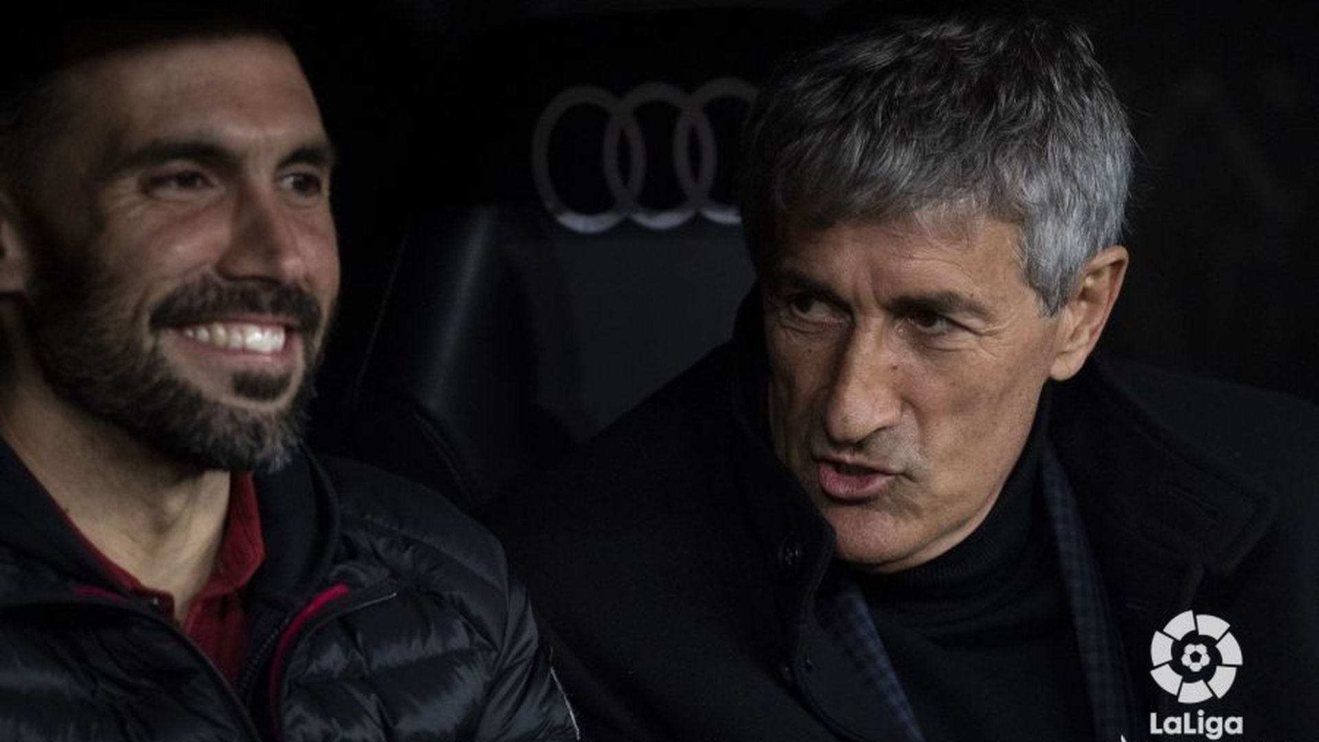 quique_setien_y_eder_sarabia_en_el_banquillo_del_santiago_bernabeu_foto_laliga_santand_001.jpeg