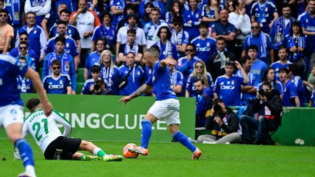 Resumen del Racing-Real Oviedo (1-1)