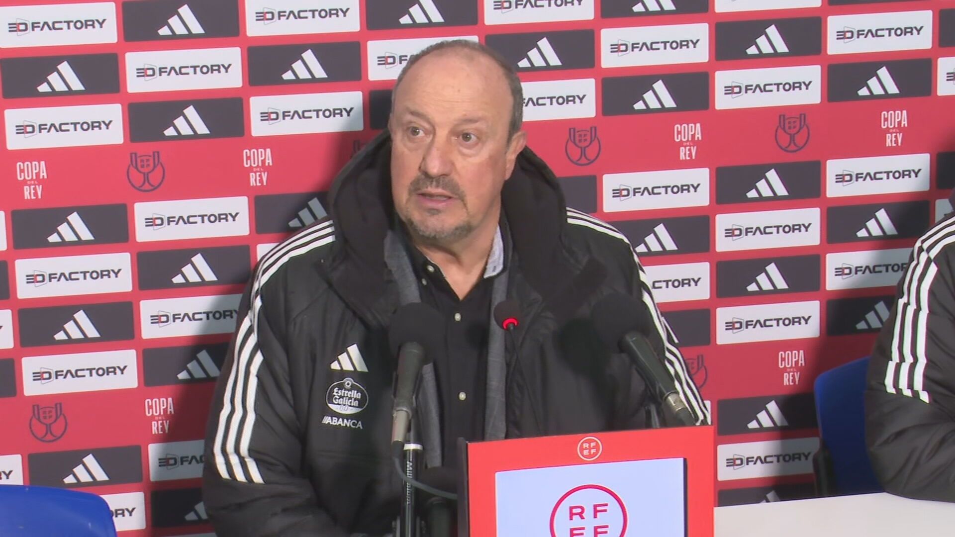 rafa_benitez_en_la_rueda_de_prensa_posterior_al_partido_entre_amorebieta_y_celta_de_vi.jpeg