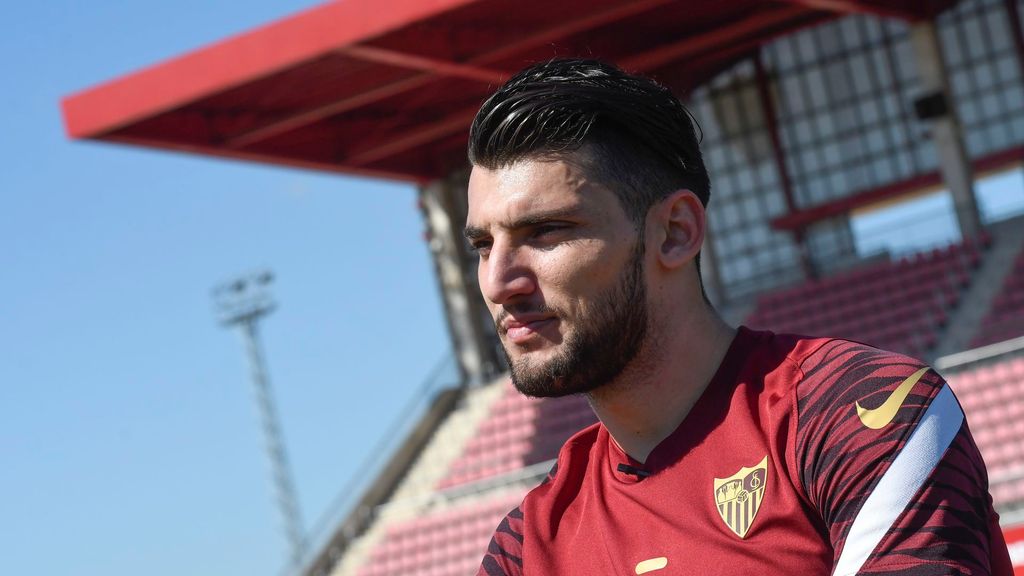 Entrevista con Rafa Mir: "Espero que gane el Valencia. Quiero que ganen mis amigos"