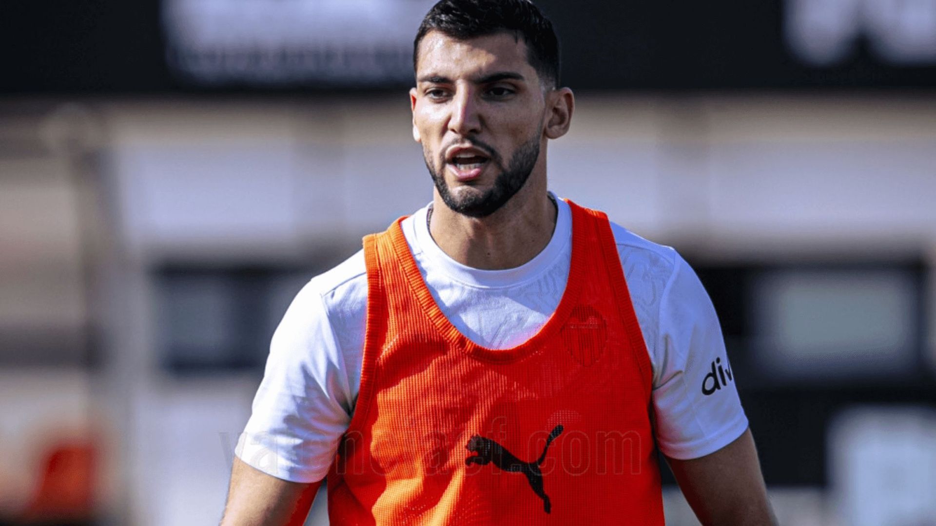 rafa_mir_en_un_entrenamiento_foto_valencia_cf.png rafa_mir_en_un_entrenamiento_foto_valencia_cf.png