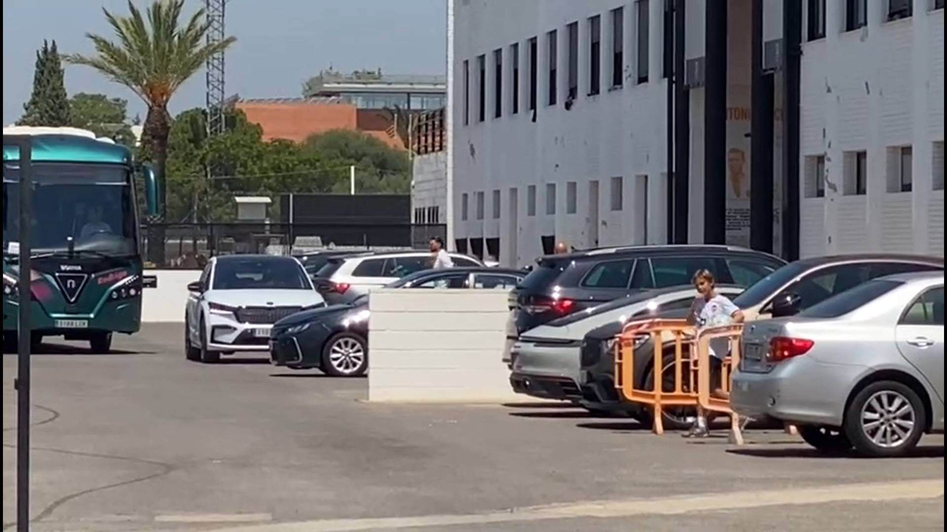 rafa_mir_pasa_las_pruebas_medicas_en_paterna_001.jpg rafa_mir_pasa_las_pruebas_medicas_en_paterna_001.jpg