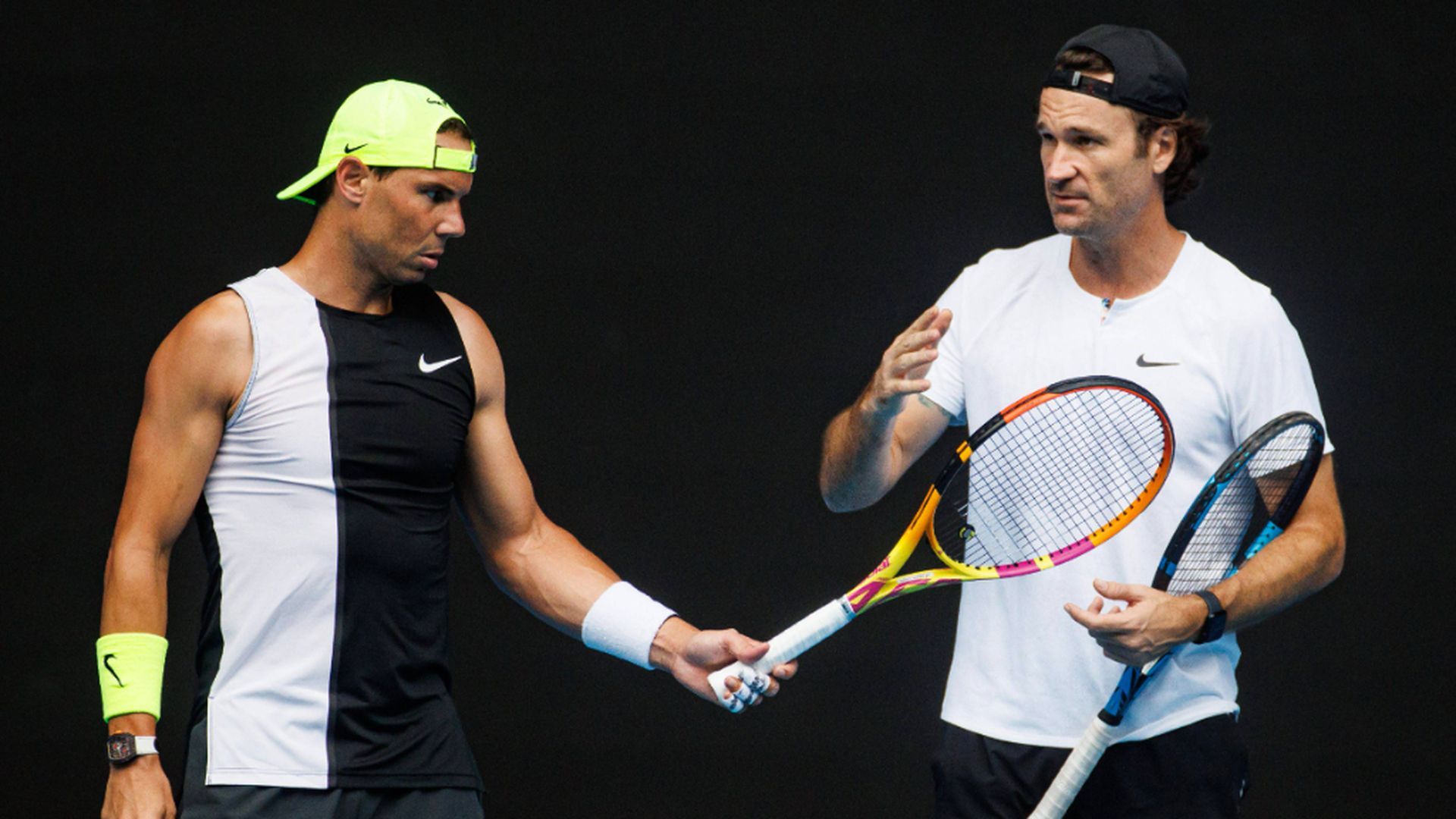 rafa_nadal_y_carlos_moya_durante_un_entrenamiento_fuente_cordon_press.jpg